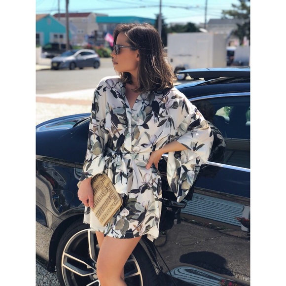 🆕Maryann Floral Leaf Tropical Print Kimono Dress - Picture 2 of 8